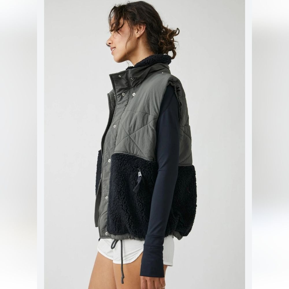 FP Movement Adventure Awaits Vest Gray & Black Quilted Sherpa Women's Size XL